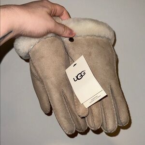 UGG Gloves NWT